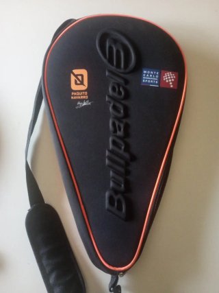Pala de pádel NOX MP10 y funda Bullpadel