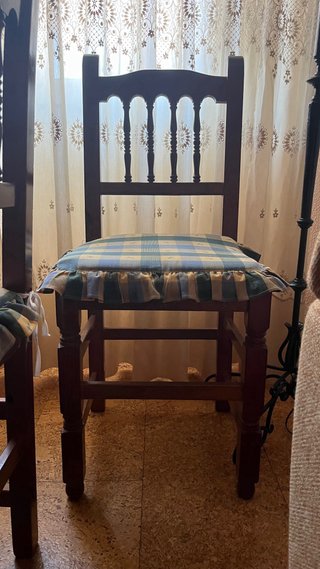 Mesa de comedor con 4 sillas