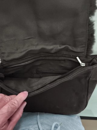 Bolso ante marrón con tachuelas