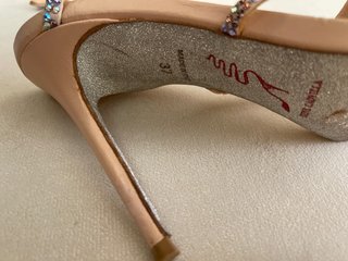 Sandalias René Caovilla con pedrería