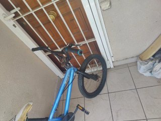 Bicicleta BMX azul