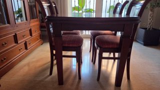 Mesa comedor y 6 sillas madera. Y mueble Vitrina
