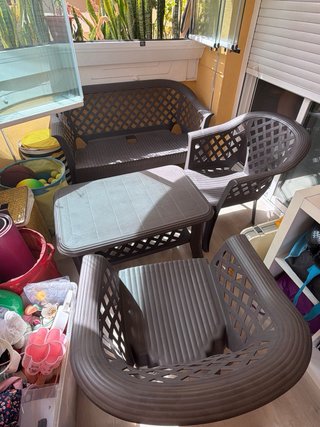 Conjunto mesa y sillas terraza/jardín.