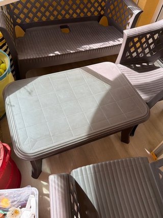 Conjunto mesa y sillas terraza/jardín.