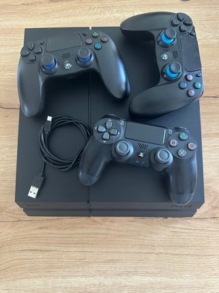 PS4 (PlayStation 4) + 3 Mandos