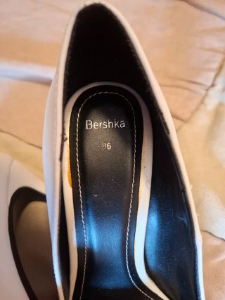 Zapatos de tacón Bershka blancos talla 36