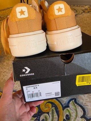 Scarpe Converse come nuove color senape e bianche