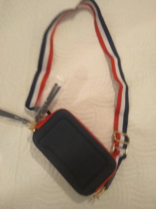 Bolsito Tommy Hilfiger Negro y Rojo