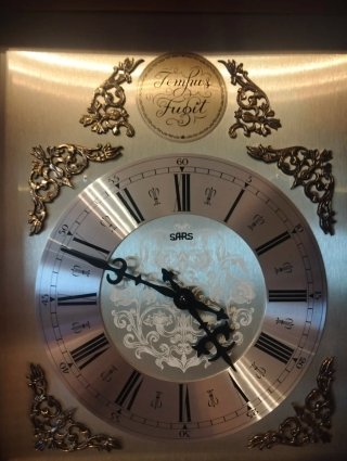 Reloj de pie antiguo madera y metal