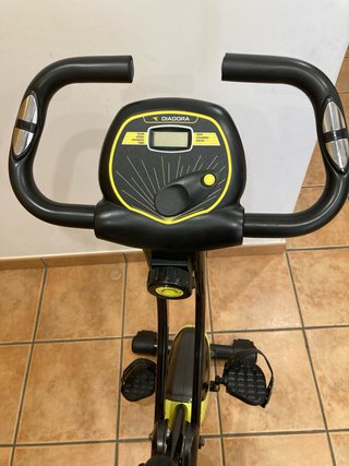 Bicicleta Estática Diadora Negra y Amarilla