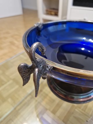 Frutero antiguo azul con cisnes