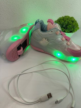 Zapatillas con ruedas y luces LED