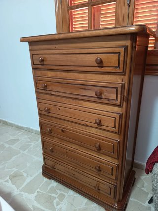 Dormitorio de madera estilo clásico