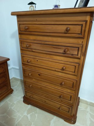 Dormitorio de madera estilo clásico