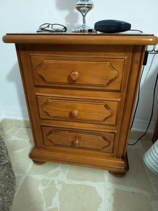 Dormitorio de madera estilo clásico