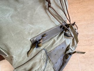 Mochila Altus Lona y piel Verde Militar Vintage.