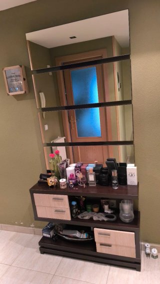 Mueble recibidor con espejo