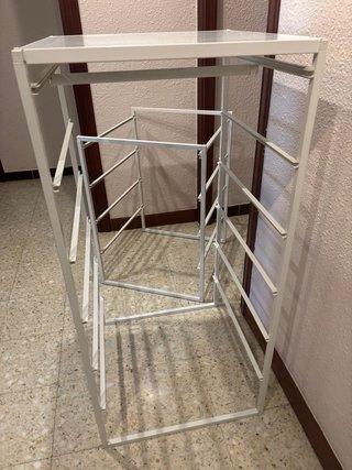 Estantería metálica blanca