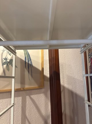 Estantería metálica blanca