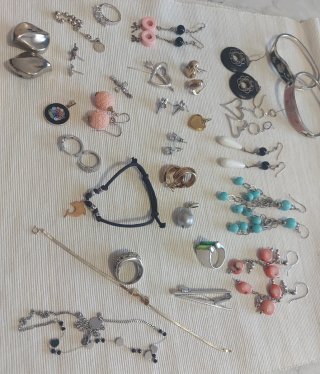 Set bigiotteria: orecchini, bracciali, anelli