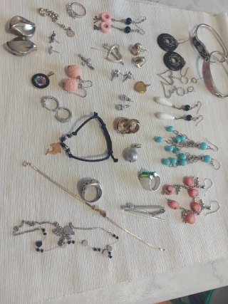 Set bigiotteria: orecchini, bracciali, anelli