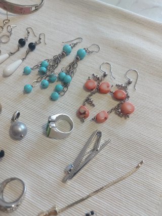 Set bigiotteria: orecchini, bracciali, anelli