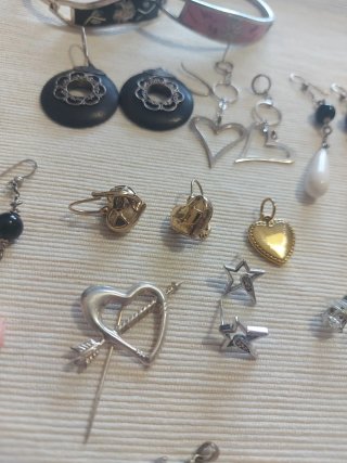 Set bigiotteria: orecchini, bracciali, anelli