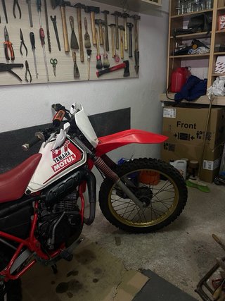 Yamaha DT 80 Enduro Roja y Blanca