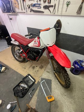 Yamaha DT 80 Enduro Roja y Blanca