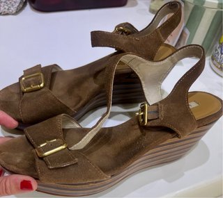 Sandalias tacón Bimba y Lola ante marrón