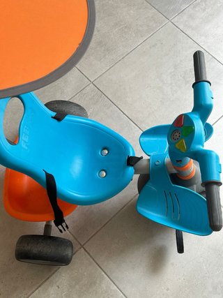 Triciclo infantil con toldo y cesta