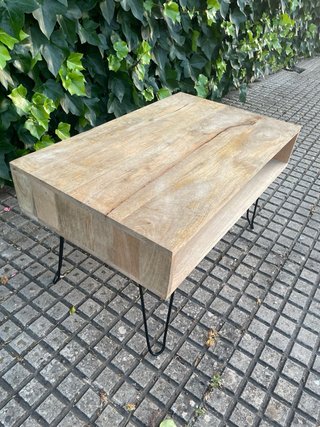Mesa baja madera de mango con patas metálicas