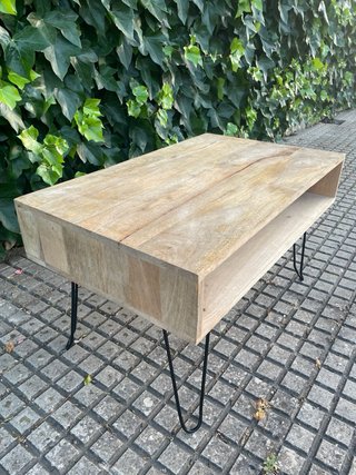 Mesa baja madera de mango con patas metálicas