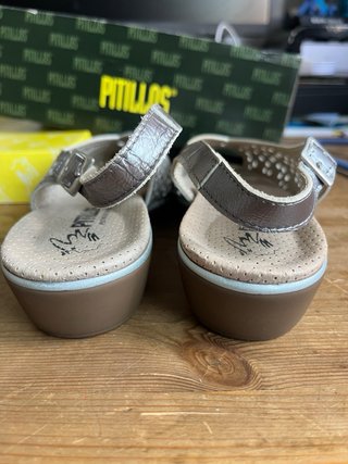 Sandalias Pitillos Beige y Plateadas