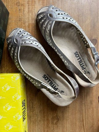 Sandalias Pitillos Beige y Plateadas