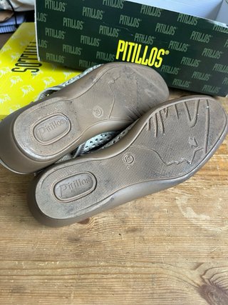 Sandalias Pitillos Beige y Plateadas