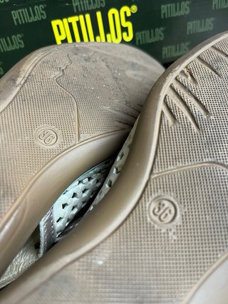 Sandalias Pitillos Beige y Plateadas