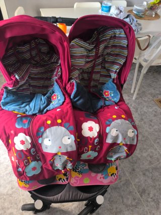 Carro Gemelar Baby Monster Easy Twin 4 con 2 cucos