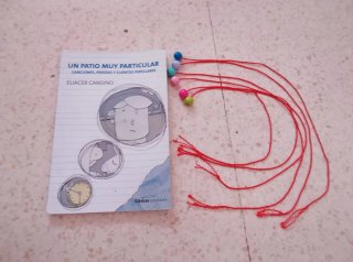 6 marcapáginas de colores con libro incluido