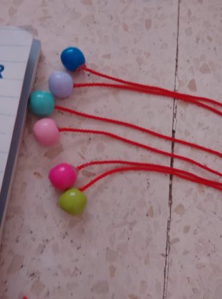 6 marcapáginas de colores con libro incluido