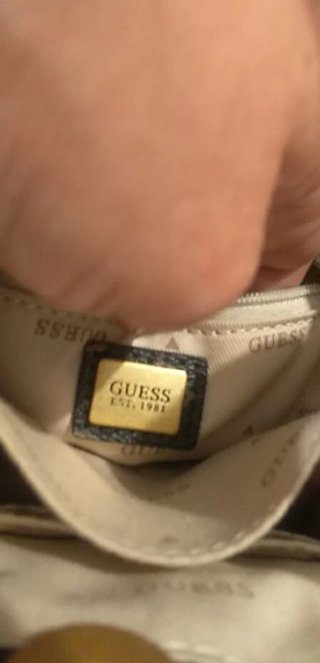 Bolsito Guess Blanco y Marrón