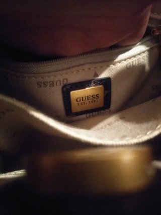 Bolsito Guess Blanco y Marrón