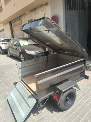 Remolque de carga con documentación