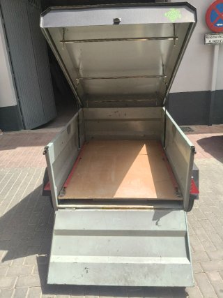 Remolque de carga con documentación
