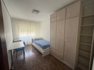 Mesa de comedor con 4 sillas