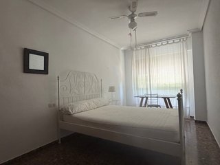 Mesa de comedor con 4 sillas