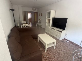 Mesa de comedor con 4 sillas