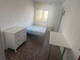 Mesa de comedor con 4 sillas