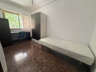 Mesa de comedor con 4 sillas