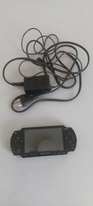 Sony PSP Negra + Cargador